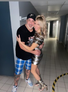 Debbie Gibson feet photo thumbnail