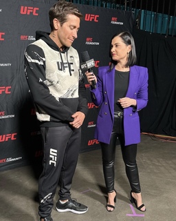 Megan Olivi feet photo thumbnail