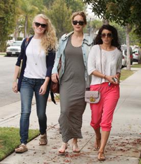 Jennifer Lawrence feet photo thumbnail