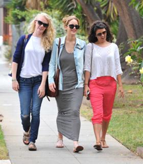 Jennifer Lawrence feet photo thumbnail