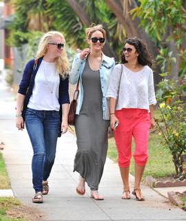 Jennifer Lawrence feet photo thumbnail