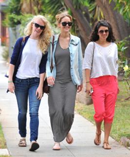Jennifer Lawrence feet photo thumbnail