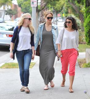 Jennifer Lawrence feet photo thumbnail