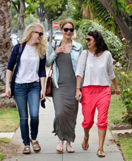 Jennifer Lawrence feet photo thumbnail