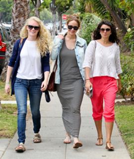 Jennifer Lawrence feet photo thumbnail