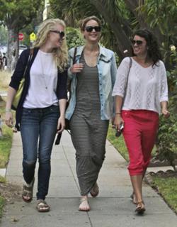 Jennifer Lawrence feet photo thumbnail