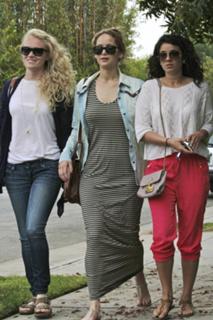 Jennifer Lawrence feet photo thumbnail