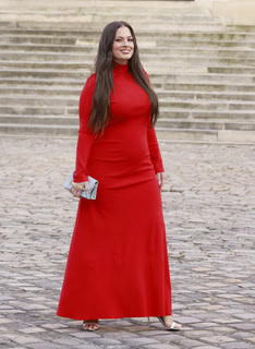 Ashley Graham feet photo thumbnail