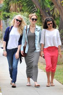 Jennifer Lawrence feet photo thumbnail