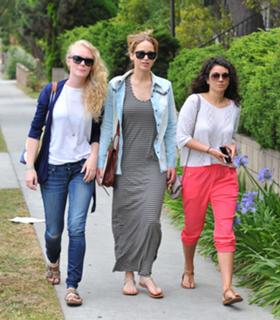 Jennifer Lawrence feet photo thumbnail