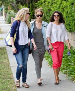 Jennifer Lawrence feet photo thumbnail