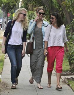 Jennifer Lawrence feet photo thumbnail