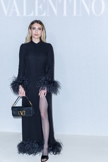 Emma Roberts feet photo thumbnail
