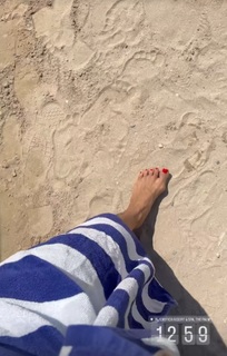 Kelly Key feet photo thumbnail