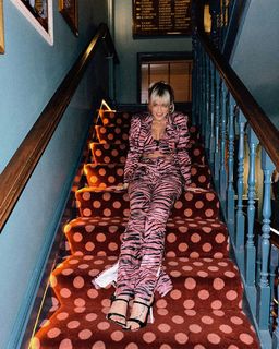 Ashley Roberts feet photo thumbnail