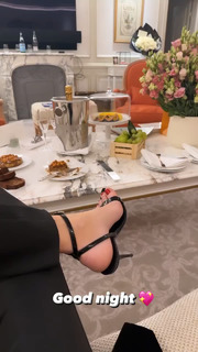 Chiara Ferragni feet photo thumbnail