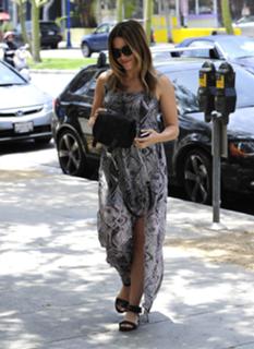 Sophia Bush feet photo thumbnail