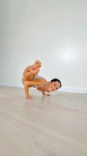 Kino MacGregor feet photo thumbnail