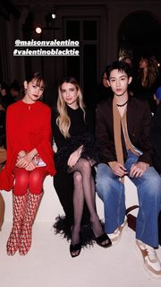 Emma Roberts feet photo thumbnail