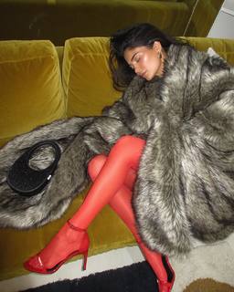 Kylie Jenner feet photo thumbnail