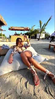 Gaby Espino feet photo thumbnail