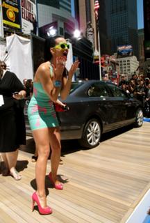 Katy Perry feet photo thumbnail