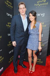 Aubrey Plaza feet photo thumbnail