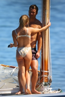 Sydney Sweeney feet photo thumbnail