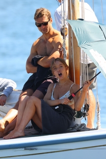 Sydney Sweeney feet photo thumbnail