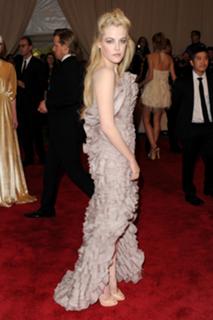 Riley Keough feet photo thumbnail