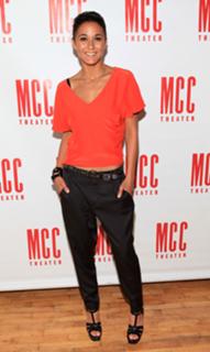 Emmanuelle Chriqui feet photo thumbnail