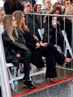 Jennifer Aniston feet photo thumbnail