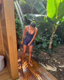 Lais Ribeiro feet photo thumbnail