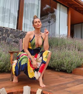 Lívia Andrade feet photo thumbnail