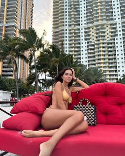 Zaira Nara feet photo thumbnail
