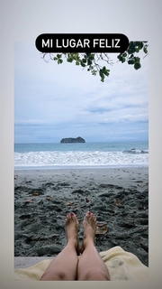 Julie Benz feet photo thumbnail