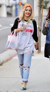 Rita Ora feet photo thumbnail