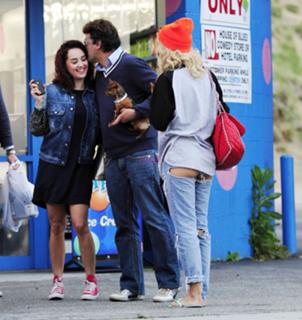 Rita Ora feet photo thumbnail