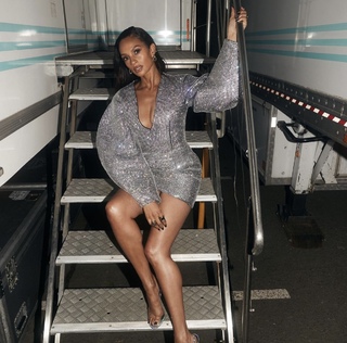Alesha Dixon feet photo thumbnail