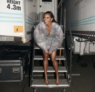 Alesha Dixon feet photo thumbnail
