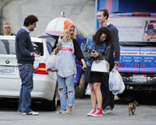 Rita Ora feet photo thumbnail