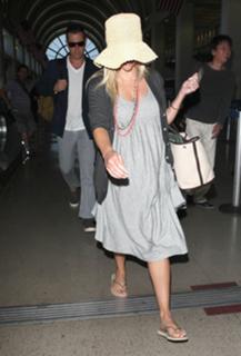 Reese Witherspoon feet photo thumbnail