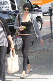 Charlize Theron feet photo thumbnail