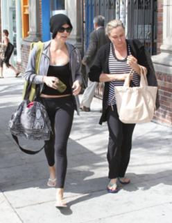 Charlize Theron feet photo thumbnail