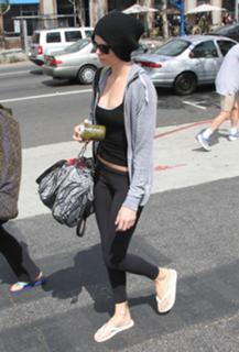 Charlize Theron feet photo thumbnail