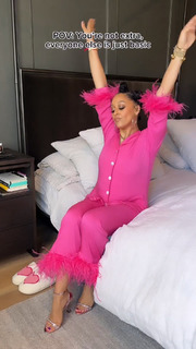 Tia Mowry feet photo thumbnail