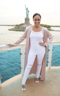 Tia Mowry feet photo thumbnail