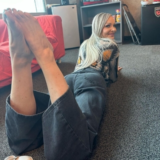 Kyle Unfug feet photo thumbnail