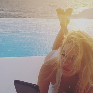 Katheryn Winnick feet photo thumbnail