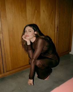 Phoebe Tonkin feet photo thumbnail